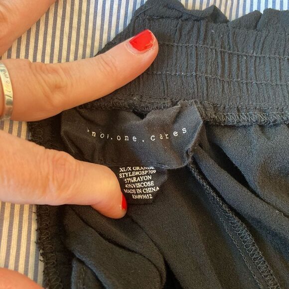 Know One Cares black paper bag tie waist full leg rayon viscose crops🌺 - Picture 8 of 9